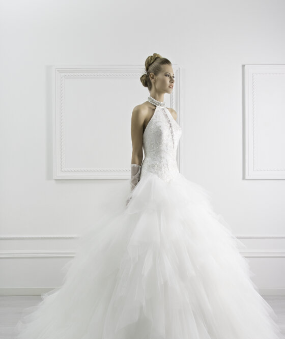 L 307 Abito da sposa in tulle e pizzo ricamato